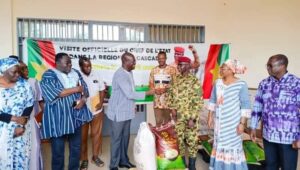 La délégation gouvernementale a remis des vivres aux populations de la région