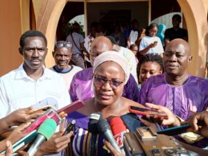 La secrétaire générale adjointe du ministère de la communication après la visite de l’exposition masque : entre tradition et modernité au musée national du Burkina Faso, le 08 août 2024