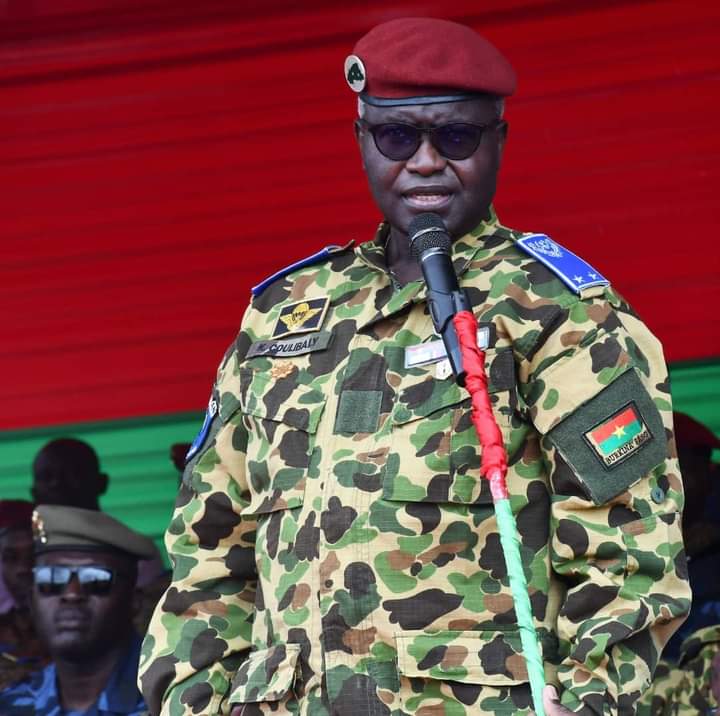 Le ministre en charge de la Défense lors de la sortie de la 50e promotion Gendarmerie