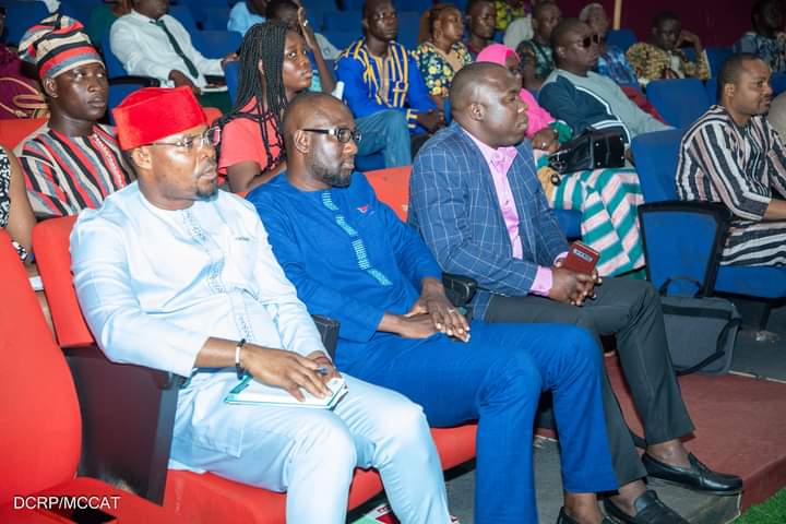 Les acteurs lors de la cérémonie de remise de chèque aux médias bénéficiaires de la subvention du FAPP, 27 septembre 2024