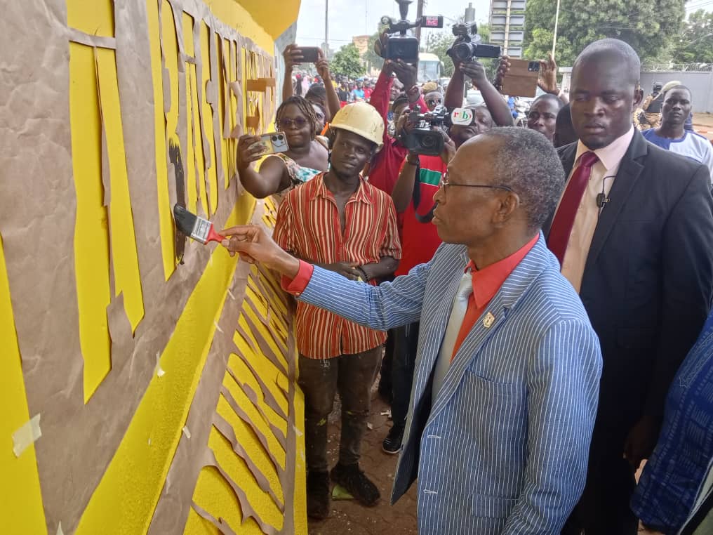 Visite du rond-point du 2 octobre par le Premier ministre dans le cadre de la Journée nationale d'engagement patriotique, 2 octobre 2024