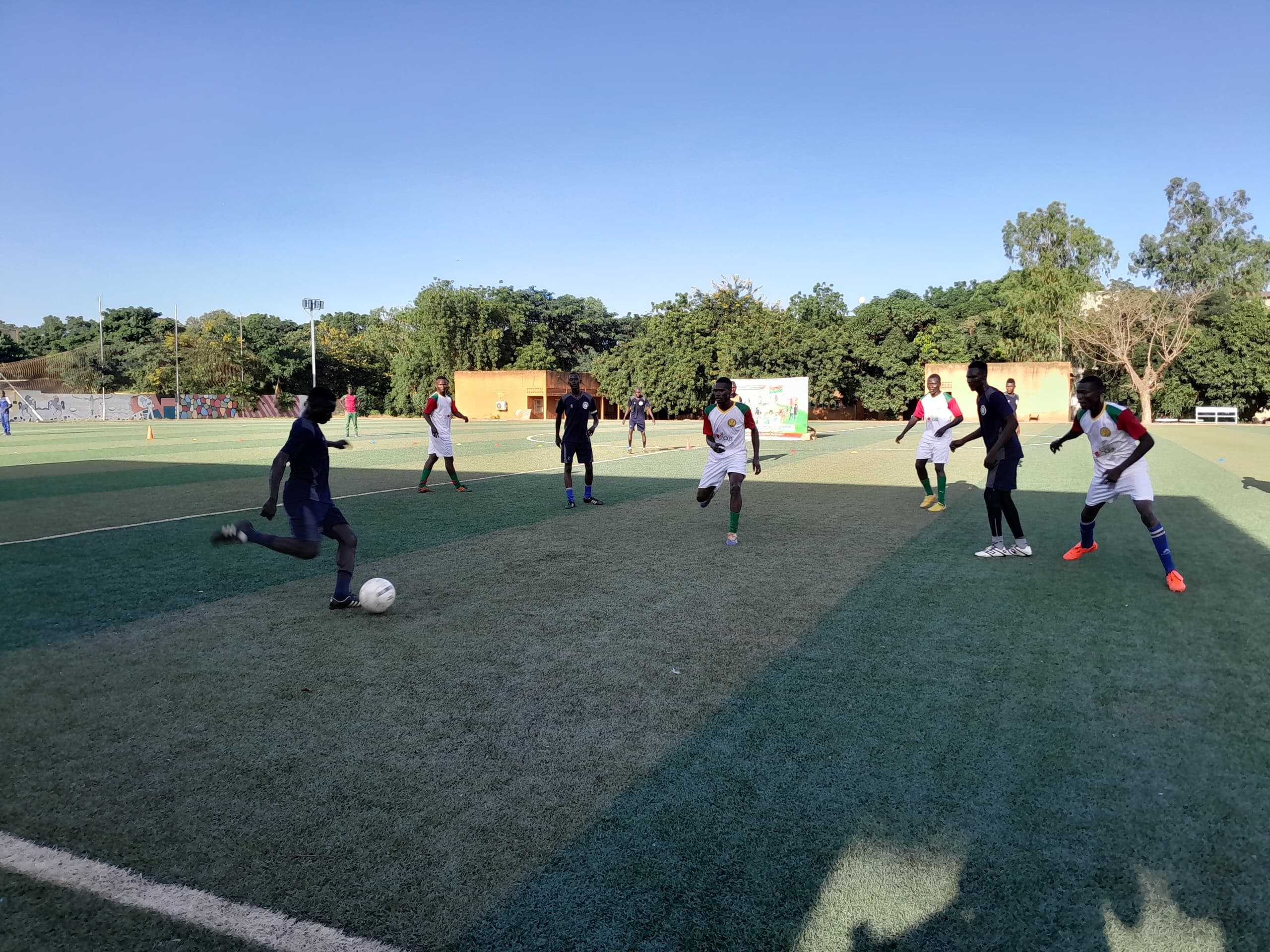 Photo des joueurs des deux équipes finalistes lors de la Coupe de la Citoyenneté, 14; octobre 2024