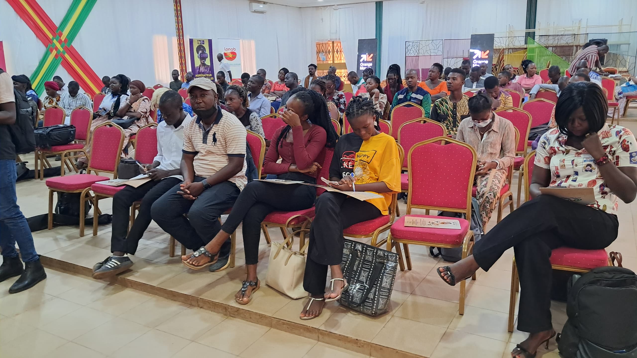 Les journalistes lors de la conférence de presse sur les préparatifs de la 17e édition du SIAO, 17 octobre 2024