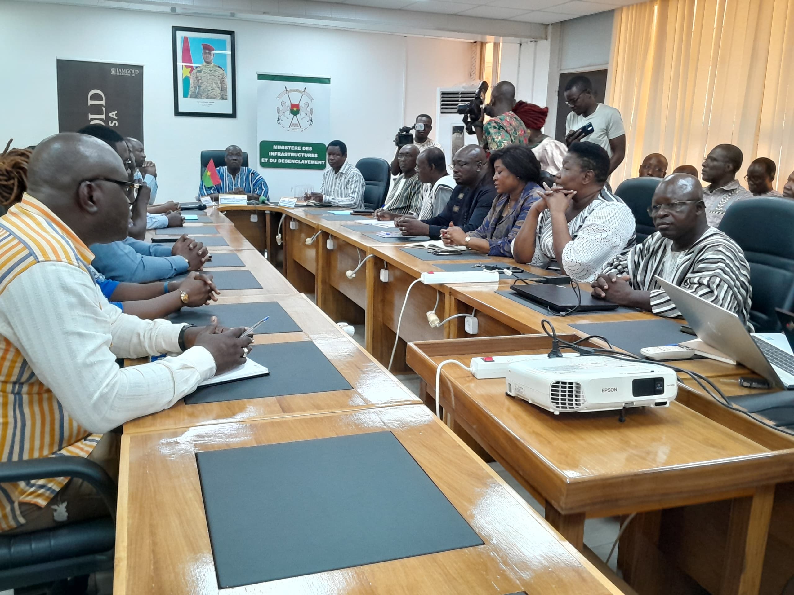 Cérémonie de remise de la déviation du pont de Naré réalisée par Essakane SA, 21 octobre 2024