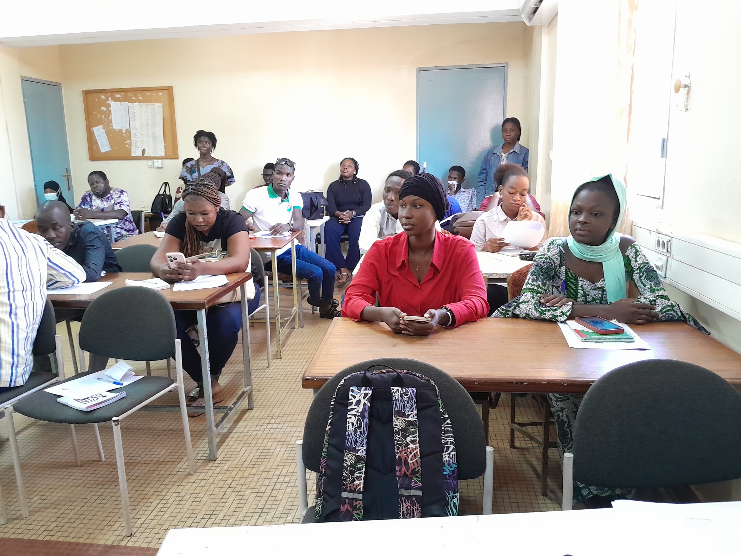 Les journalistes lors de la conférence de presse de lancement du colloque international sur le thème « Les pratiques de l’information et de la communication dans une société en mutations », 05 novembre 2024