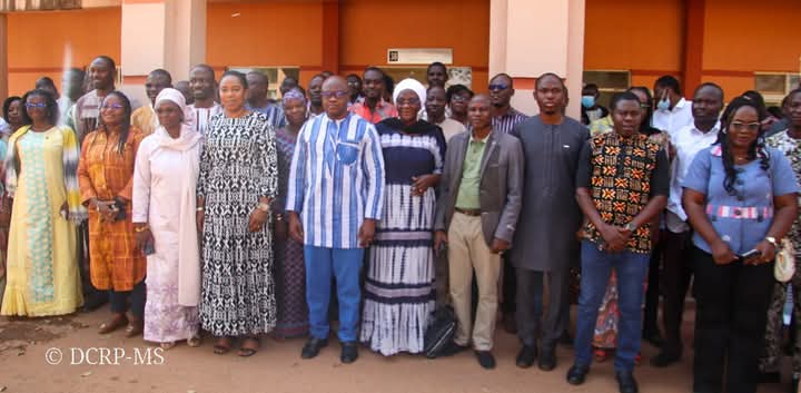 Photo de famille des acteurs lors de la 8e rencontre nationale sur la gratuité des soins, 12 décembre 2024