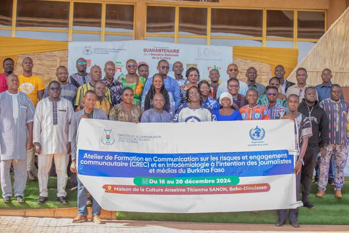 Atelier de formation des journalistes en communication sur les risques et engagement (CREC) et en infodémiologie, organisé par le ministère en charge de la Communication du 17 au 20 décembre 2024 à Bobo-Dioulasso