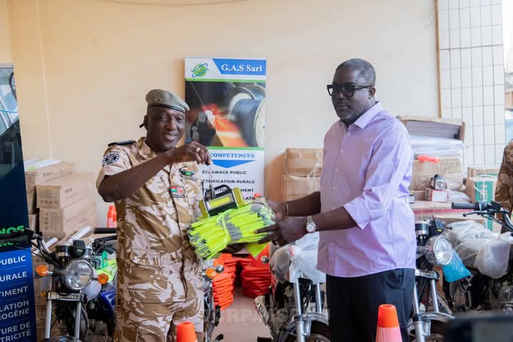 La Générale africaine des services (GAS) a offert du matériel d'une valeur de 35 millions 950 mille FCFA à la Police nationale, 24 décembre 2024