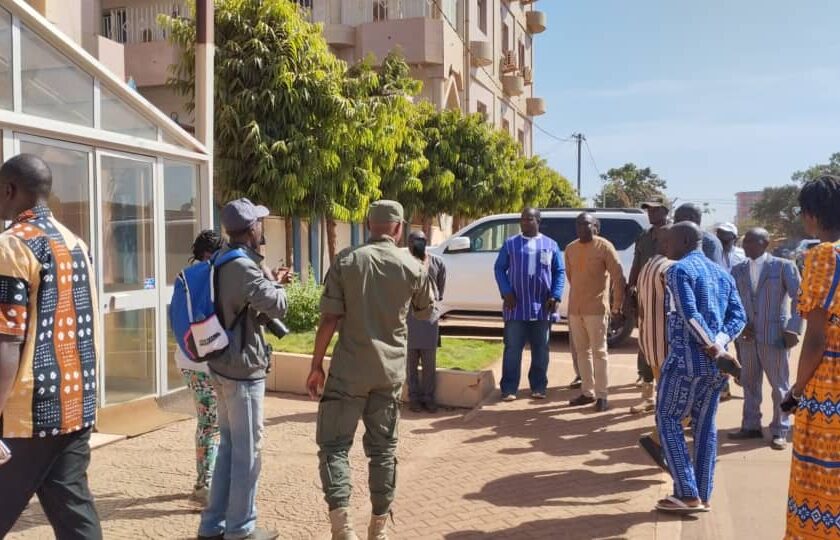 Visite des infrastructures réalisées par des citoyens au profit de l'arrondissement 2 de la commune de Ouaga, visite réalisée par le Vice PDS, Assami Tiendrebeogo dans le cadre de l'initiative présidentielle pour le développement communautaire, 5 décembre 2024