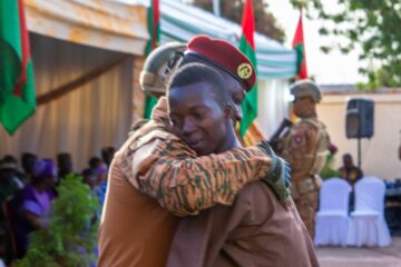 Au cours de la cérémonie nationale de décoration, ce vendredi 6 décembre, présidée par le Président du Faso, Chef de l’Etat, le Capitaine Ibrahim TRAORE, la Nation a reconnu les mérites de plusieurs blessés en opération, 7 décembre 2024