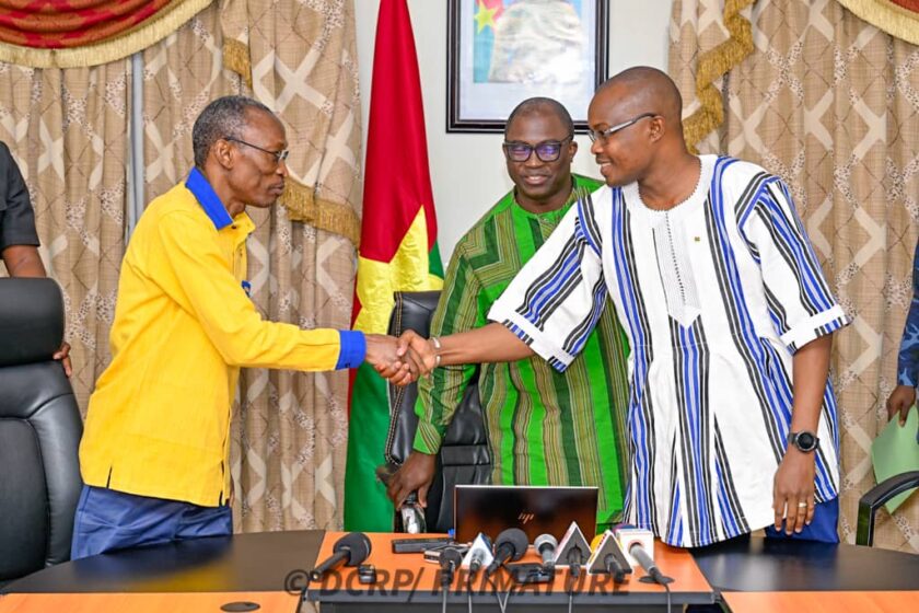 Passation de charge au premier ministère, 9 décembre 2024