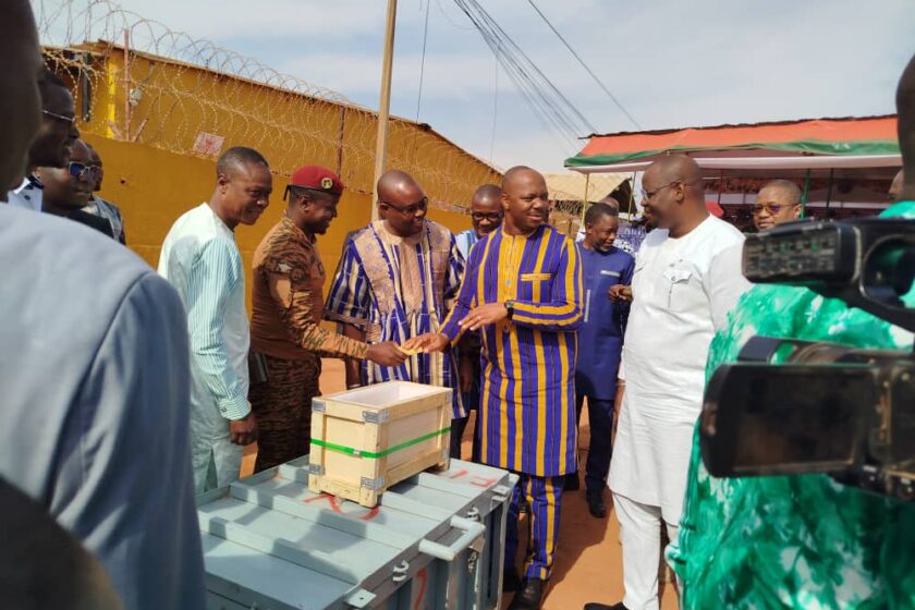 Cérémonie de remise de 44 lingots d'or à l'Etat burkinabè par la société Golden Hand, issus des cargaisons de charbon fin de la société Essakane abandonné au profit de l’Etat, 10 décembre 2024