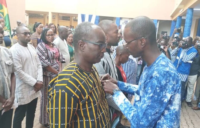 Cérémonie de décoration au Conseil supérieur de la communication, 19 décembre 2024