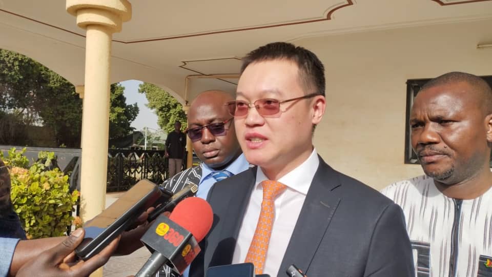 La cérémonie de signature de l'acte de remise et de réception de la subvention de 5 millions dollars US entre le Burkina Faso et la Chine dans le cadre de l'Initiative présidentielle pour la production agricole et l'autosuffisance alimentaire, 20 décembre 2024