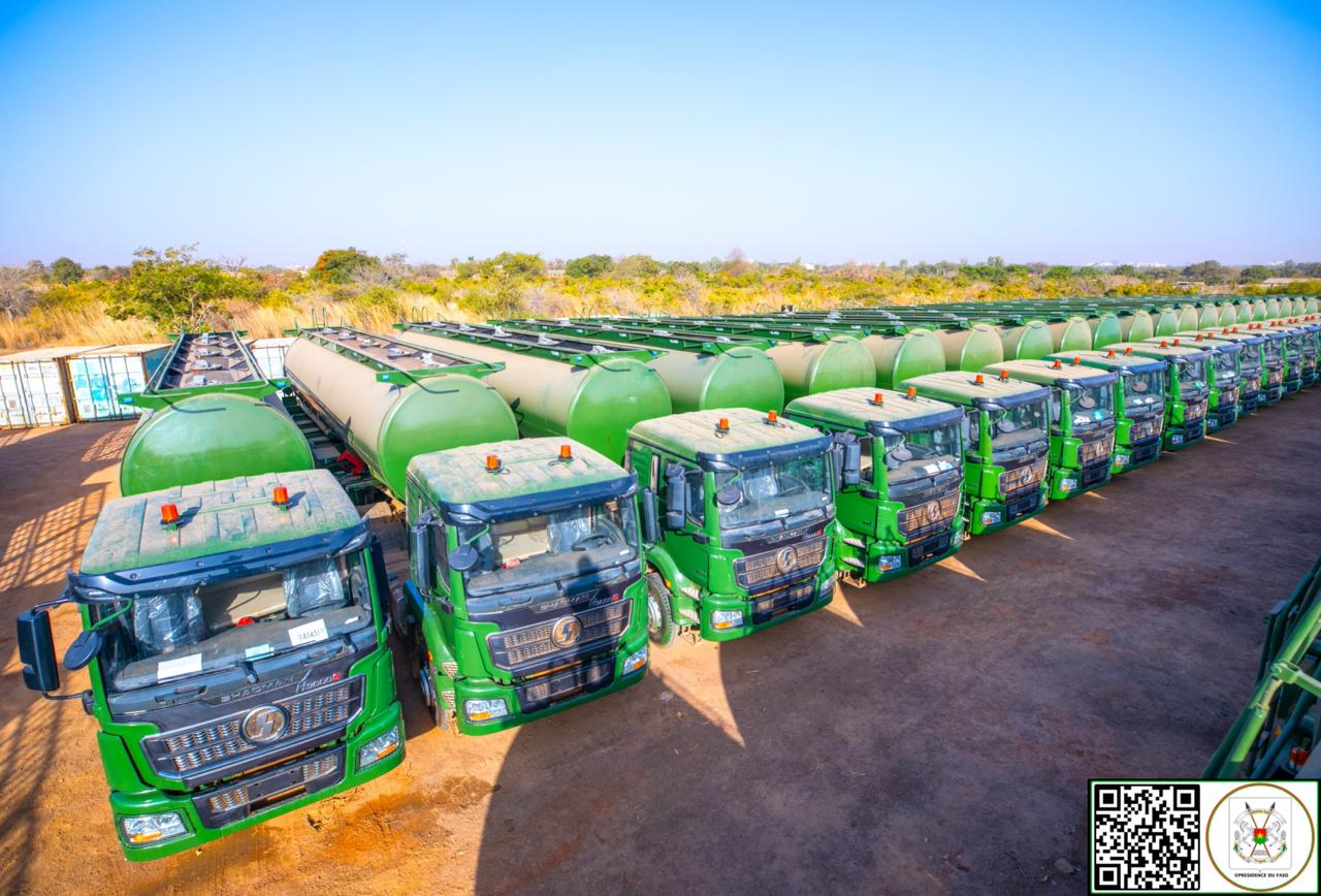 Remise d'un important lot de matériels militaires à l'Armée par le Chef de l'Etat, 23 décembre 2024