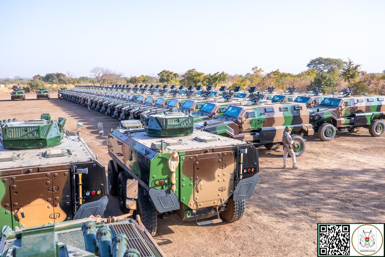 Remise d'un important lot de matériels militaires à l'Armée par le Chef de l'Etat, 23 décembre 2024