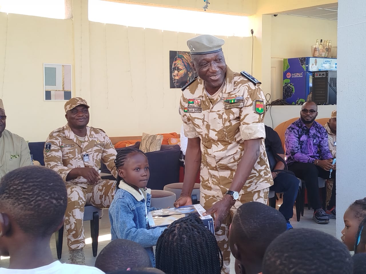 Essakane a parrainé une journée de solidarité au profit des enfants des Forces de défense et de sécurité (FDS), organisée par l'AS Police le 28 décembre 2024