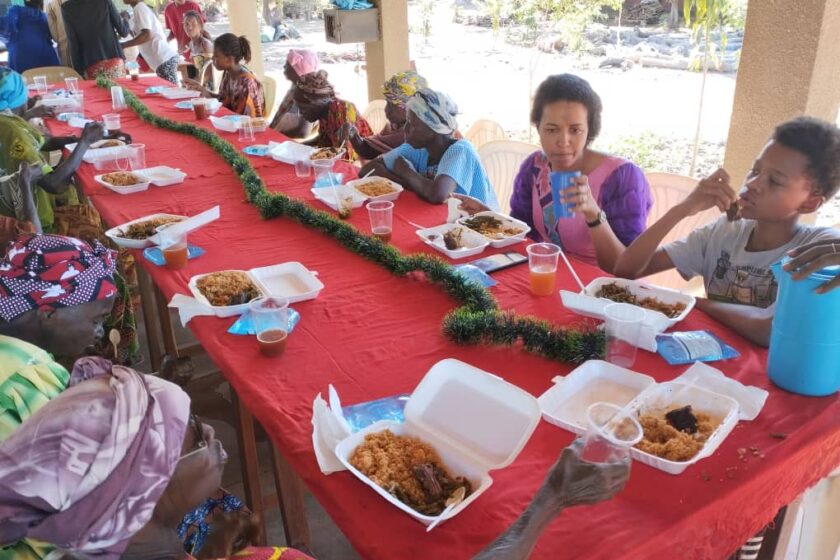 Organisation d'un repas communautaire au profit des personnes âgées du Centre Delwendé de Sakoula par la Communauté Sant'Egidio, 29 décembre 2024