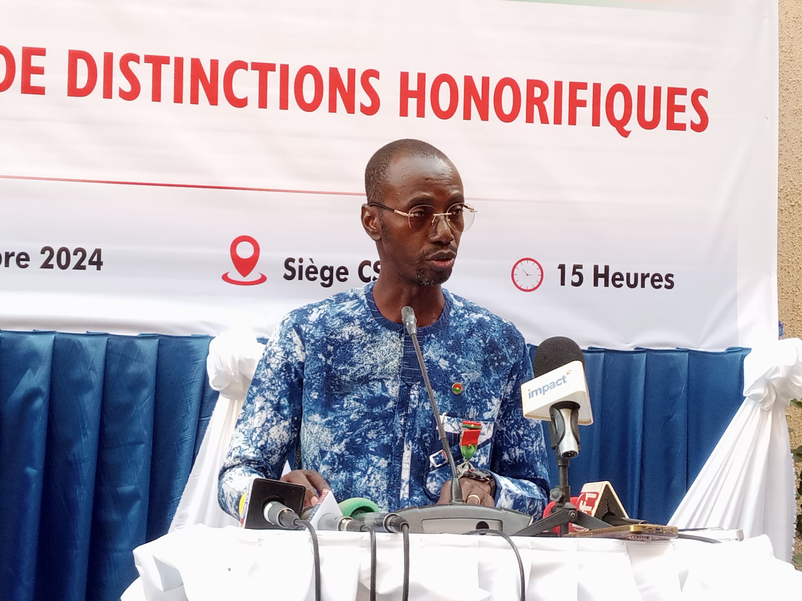 Cérémonie de décoration au Conseil supérieur de la communication, 19 décembre 2024