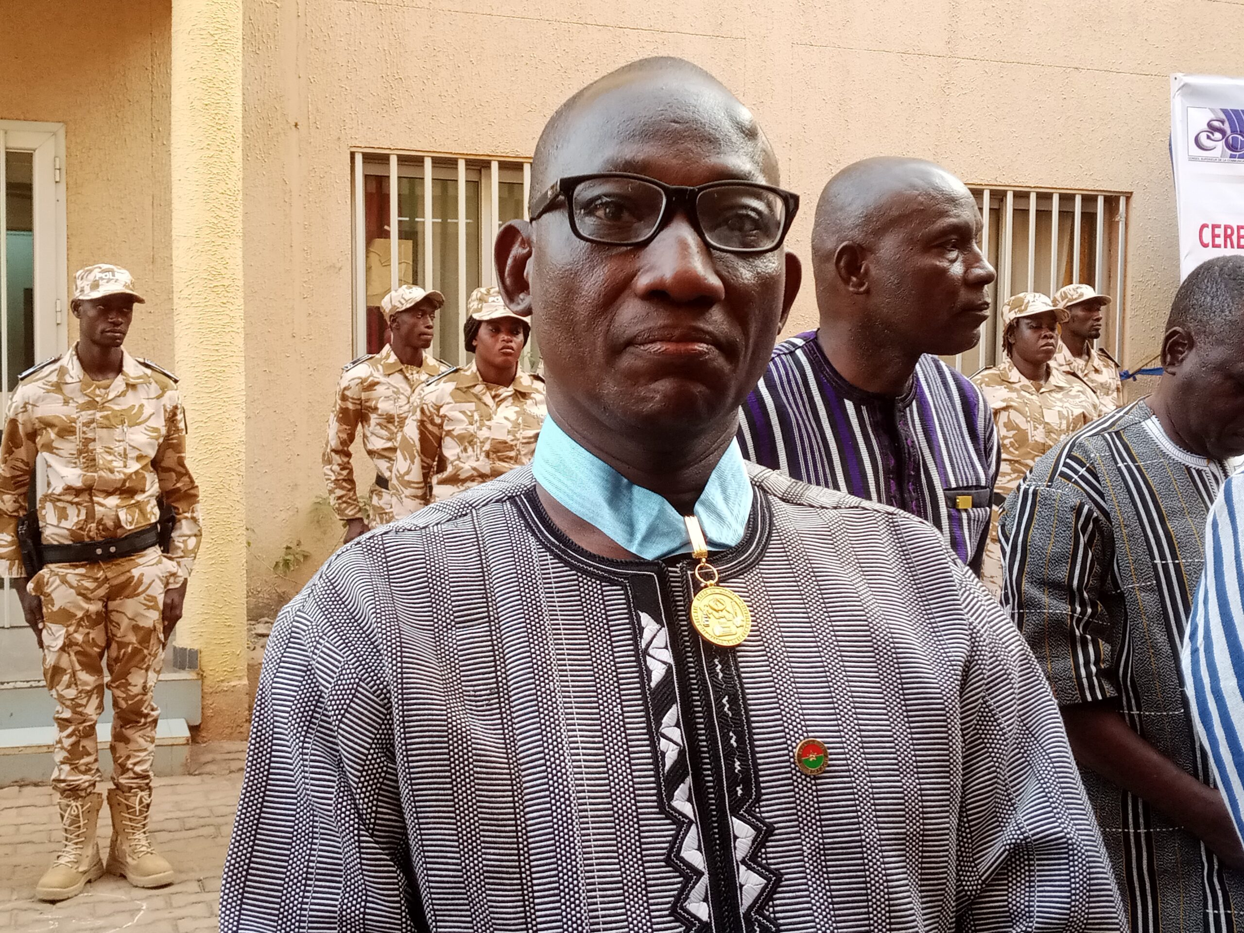 Cérémonie de décoration au Conseil supérieur de la communication, 19 décembre 2024