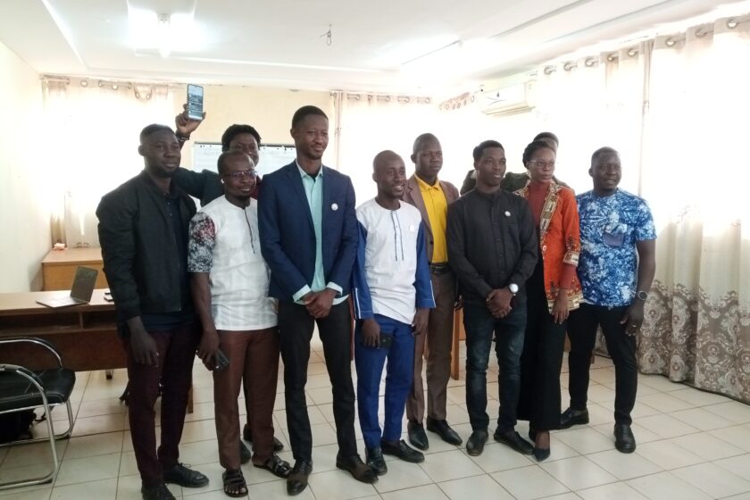 L’Alliance des jeunes pour la paix et le développement au Burkina Faso (AJPD-BF) a organisé une conférence de presse pour présenter son application mobile dénommée « Espace AJPD-BF », 21 décembre 2024