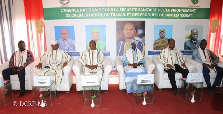Journée de l’excellence pour la sécurité sanitaire organisée par l’Agence nationale pour la sécurité sanitaire de l’environnement, de l’alimentation, du travail et des produits de santé (ANSSEAT), 10 janvier 2025 à Ouagadougou