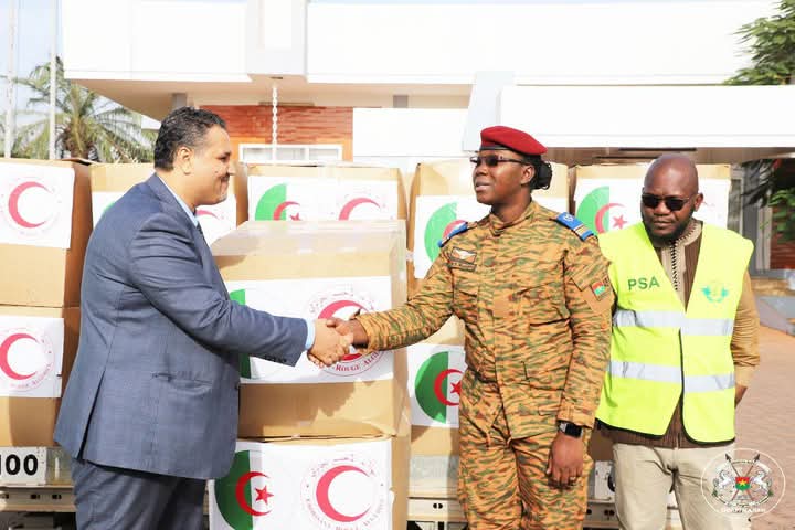 Remise d'une aide humanitaire de l'Algérie au Burkina Faso, 12 janvier 2025