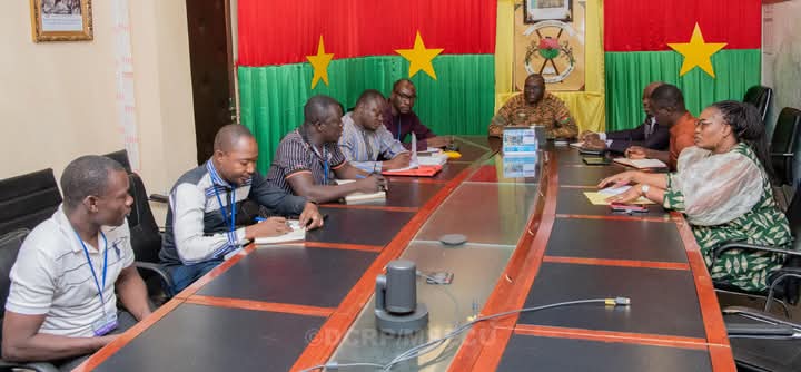 Le 20 janvier 2025, le ministère de la Sécurité a tenu à Ouagadougou, une rencontre d’échanges avec les responsables de sécurité des compagnies de transport RAHIMO, ELITIS et SARAMAYA.