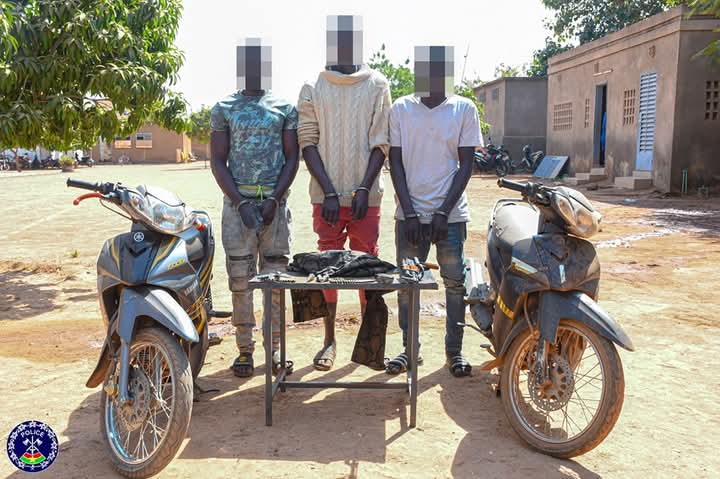 La Police nationale a démantelé un groupe de délinquants qui s’étaient spécialisés dans les agressions et vols à main armée à l’aide d’un fusil kalachnikov dans la ville de Ouagadougou, 22 janvier
