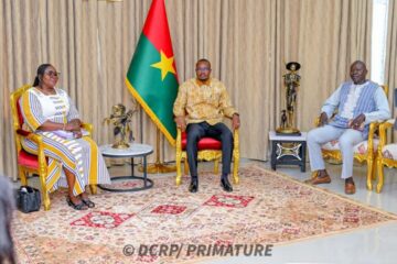 Le Premier ministre, Jean Emmanuel Ouédraogo a accordé une audience à une délégation de la Chambre des Métiers de l’Artisanat du Burkina Faso (CMA-BF), 27 janvier 2025