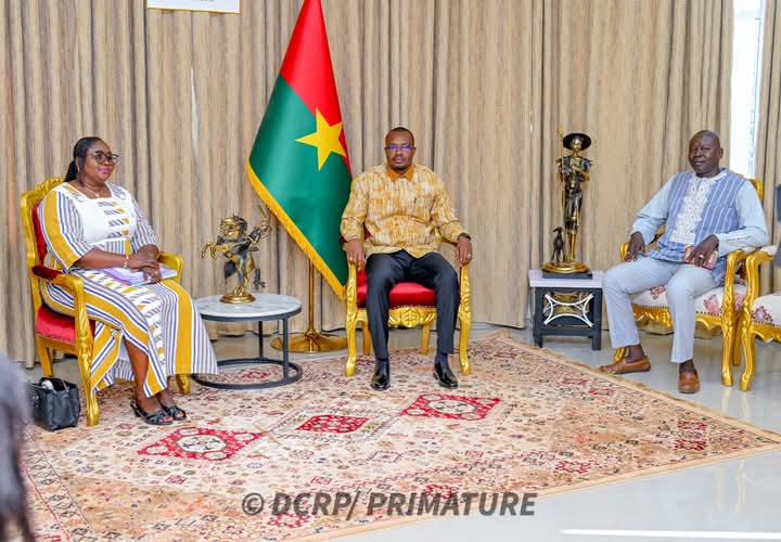 Le Premier ministre, Jean Emmanuel Ouédraogo a accordé une audience à une délégation de la Chambre des Métiers de l’Artisanat du Burkina Faso (CMA-BF), 27 janvier 2025