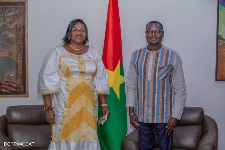 Le ministre en charge de la Culture, Gilbert Ouédraogo a accordé une audience a l’ambassadrice du Burkina Faso au Mali, Julienne Dembelé/Sanou, il a été question de la participation du Burkina à la 21e édition de Ségou’Art - Festival sur le Niger, 27 janvier 2025
