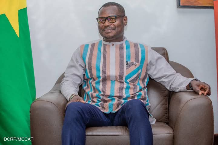 Le ministre en charge de la Culture, Gilbert Ouédraogo a accordé une audience a l’ambassadrice du Burkina Faso au Mali, Julienne Dembelé/Sanou, il a été question de la participation du Burkina à la 21e édition de Ségou’Art - Festival sur le Niger, 27 janvier 2025