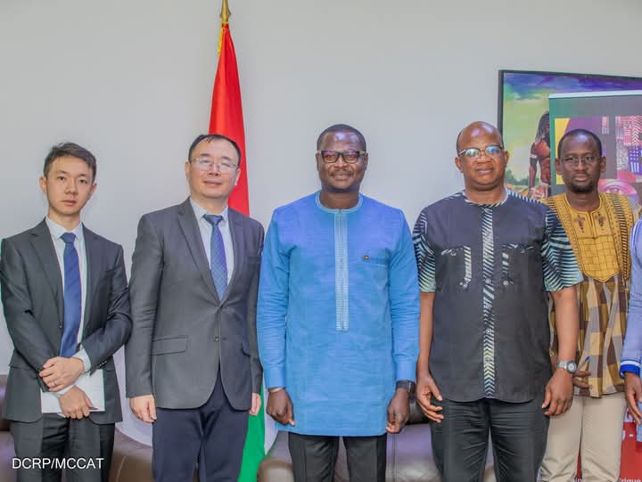 Le ministre en charge de la Culture, Gilbert Ouédraogo a accordé une audience à l'ambassadeur de Chine au Burkina, 28 janvier 2025