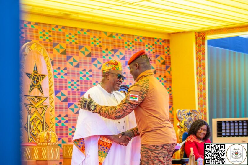 Le Président du Faso, Capitaine Ibrahim Traoré félicite le Président du Ghana, John Dramani MAHAMA après son investiture, 7 janvier 2025