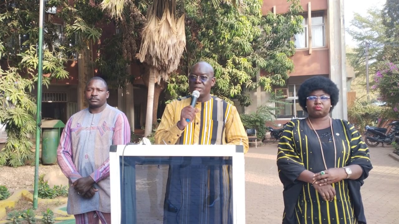 Cérémonie de montée des couleurs au Gouvernorat de la région du Centre, présidée par le gouverneur de la région du Centre, Abdoulaye Bassinga, 8 janvier 2025