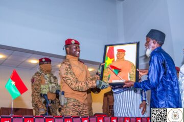 Présent à Accra pour participer à la cérémonie d'investiture du président ghanéen John Dramani MAHAMA, le Capitaine Ibrahim Traoré a rencontré la communauté des burkinabè vivant au Ghana, 7 janvier 2025