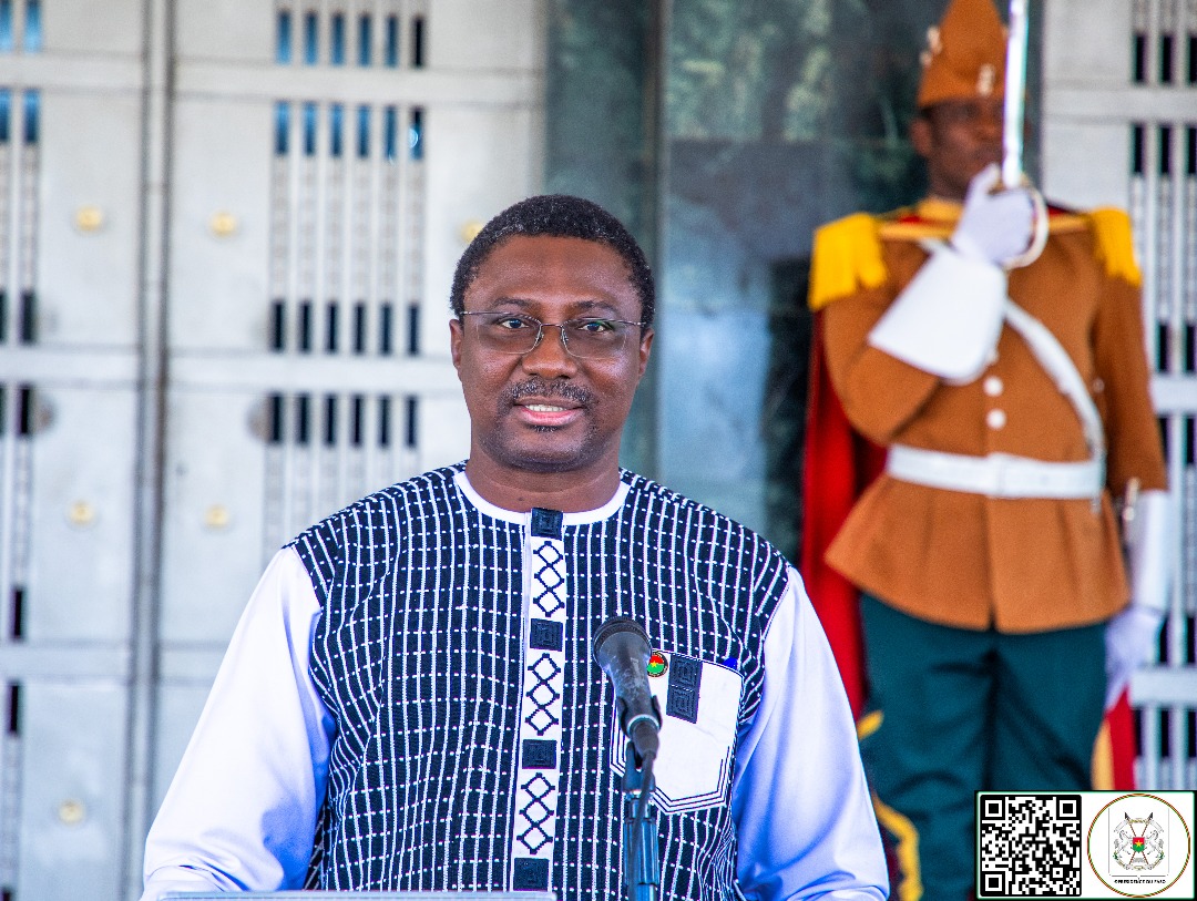 Le ministre en charge de l'Enseignement de base, Jacques Sosthène Dingara lors du point de presse du Conseil des ministres du 15 janvier 2025