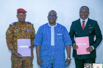 Le Président de la Commission nationale de la Confédération des États du Sahel (CN-CES), Bassolma BAZIÉ a procédé ce vendredi après-midi à l’installation des Vice-présidents de l’Institution, 24 janvier 2025