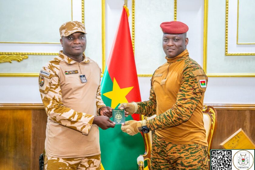 Le Président du Faso, Capitaine Ibrahim Traoré a fait son enrôlement biométrique et a reçu son passeport de l'AES, 29 janvier 2025