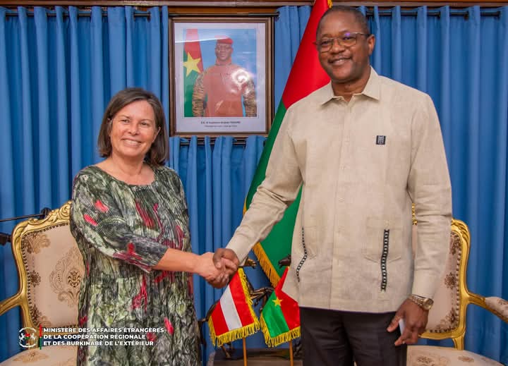 Le ministre des Affaires étrangères a accordé une audience à Ursula Fahringer, ambassadrice de la République d’Autriche au Burkina Faso, 30 janvier 2025