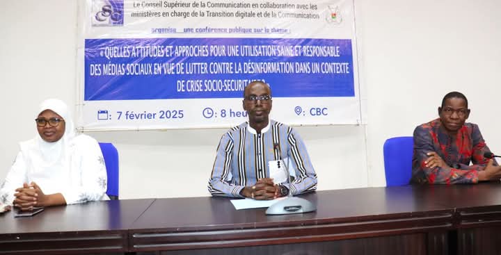 Le CSC a organisé une conférence publique sur les attitudes à adopter face à la désinformation pour une utilisation saine des réseaux sociaux, 7 février 2025