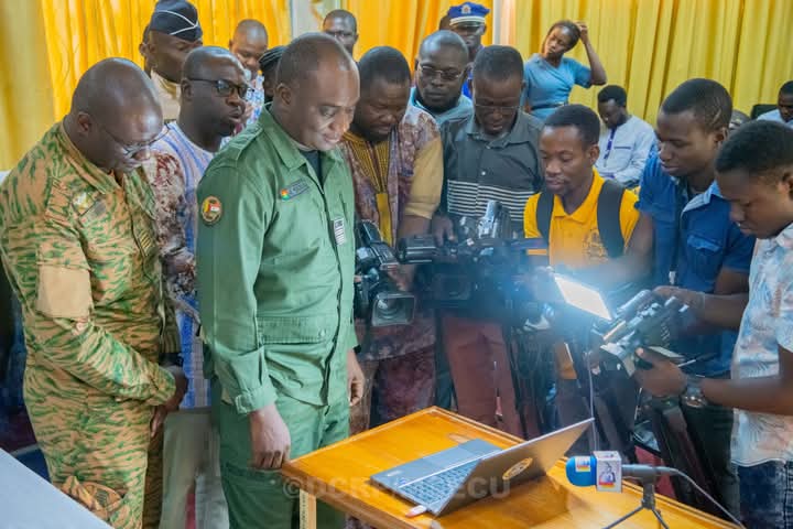 Lancement officiel de la plateforme de signalement des actes de cybercriminalité dénommée « Alerte-BCLCC », 11 février 2025