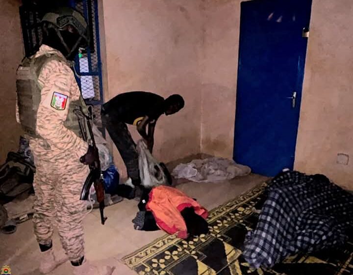 Dans le cadre de la lutte contre l’insécurité urbaine, la troisième Légion de Gendarmerie a mené, dans la nuit du 9 au 10 février 2025, une « vaste » opération de sécurisation dans le quartier Dapoya