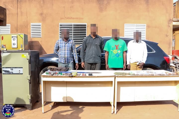 La police nationale a mis fin aux activités d’un réseau de voleurs et de cambrioleurs de bijouteries, des agences de transfert d’argent, ainsi que des alimentations dans la ville de Ouagadougou.