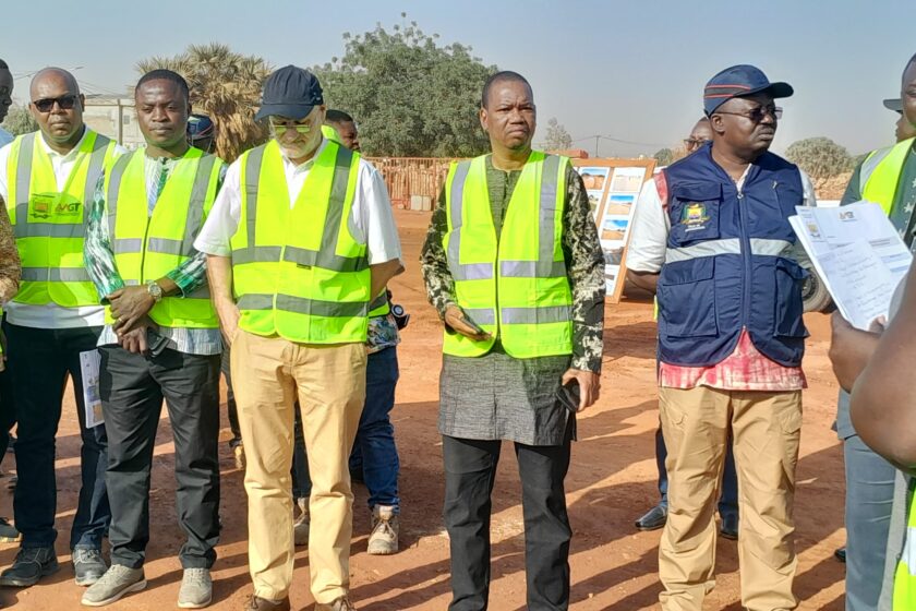 Le ministre en charge de l'Urbanisme a effectué une visite des chantiers dans la ville de Ouaga, 18 février 2025