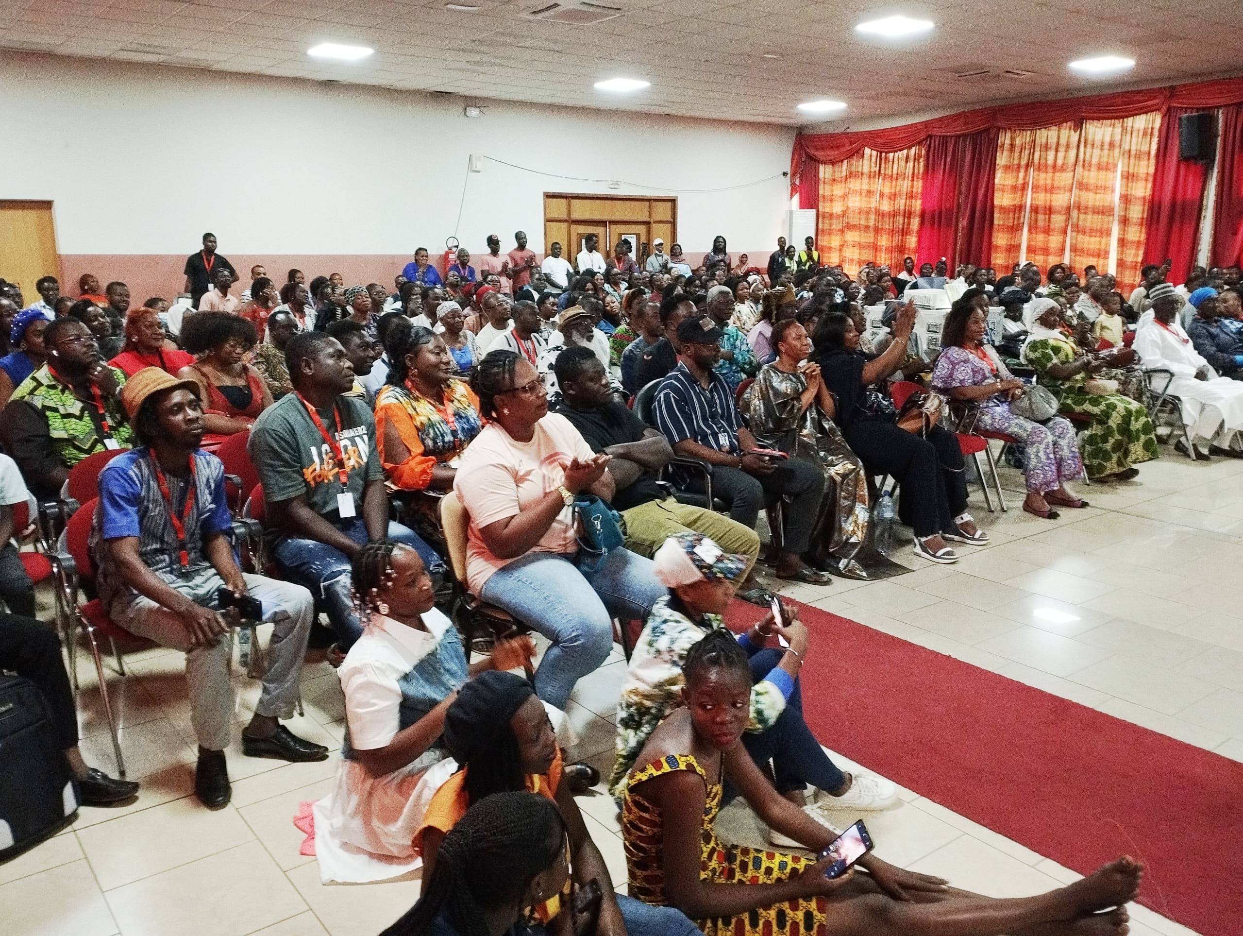 Le film « Waongo » de la réalisatrice burkinabè, Augusta Palenfo a fait le plein de la grande salle de la Mairie centrale de Ouagadougou, le 26 février 2025.