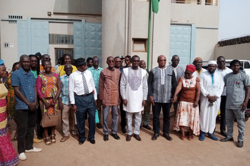 Rencontre du ministre en charge de la Culture, Gilbert Ouédraogo avec les cinéastes Burkinabè sélectionnés en compétition officielle au FESPACO, 31 janvier 2025