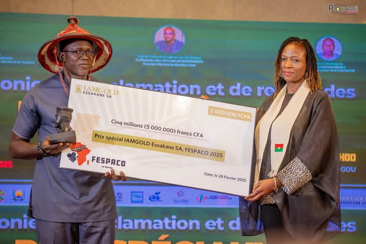 Essakane décerne un prix spécial au film documentaire « L'homme qui plante les baobabs » de Michel Zongo, FESPACO 2025