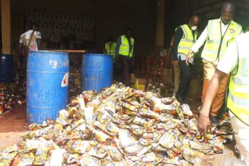 La BMCRF a scellé un magasin de reconditionnement clandestin de boissons alcoolisées dans le quartier Pissy, arrondissement 6 de Ouagadougou, 1er mars 2025